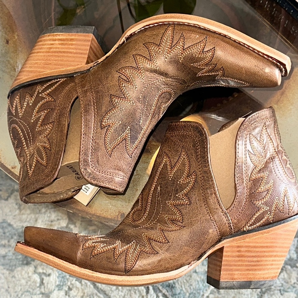 Ariat Dixon Brown western Ankle Boots with Rugged Soles Classic Sz 9 Leather NWT - Picture 14 of 14